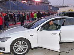 Воры взломали и угнали Tesla Model S