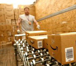 Amazon заменит часть упаковщиков заказов роботами