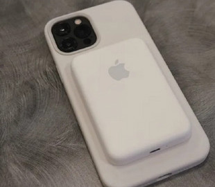 В сети появились первые фото аккумулятора MagSafe от Apple