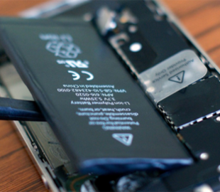 Apple подтвердила, что специально замедляет старые iPhone