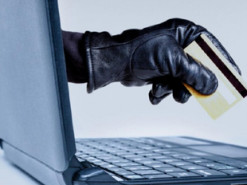 Интернет-мошенник представлялся девушкой и выманивал деньги у доверчивых людей