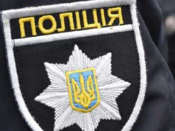 Поліцейські впіймали чоловіка, який обікрав магазин мобільних телефонів