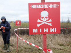 У Харківській області двоє людей підірвалися на ворожих мінах