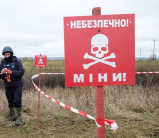 У Харківській області двоє людей підірвалися на ворожих мінах