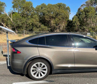 Энтузиаст наделил Tesla Model X спутниковым интернетом SpaceX Starlink — до 200 Мбит/с на 100 км/ч