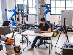 Материнська компанія Google створила «дочку» для розробки ПО для роботів