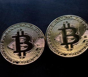 Две группы хакеров похитили криптовалют на $1 млрд