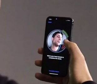 Два внешне похожих россиянина заявили о взломе Face ID и требуют миллион долларов от Apple