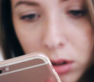 Можно ли ослепнуть от синего света, излучаемого смартфонами