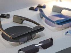 Стало известно, кто будет делать очки Google Glass третьего поколения