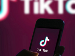 "Пусть все горит": от TikTok требуют запретить призывы к участию в акциях за Навального