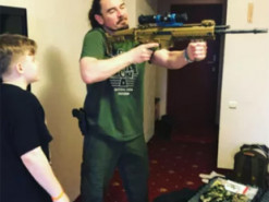 Фагот учит сына держать оружие: время диктует новые условия