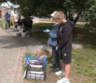 У Луцьку школярі продавали черешню, аби задонатити на "Байрактар"