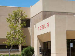 Tesla раскритиковали за открытие выставочного зала в Синьцзяне, несмотря на нарушения прав человека