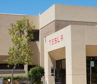 Tesla раскритиковали за открытие выставочного зала в Синьцзяне, несмотря на нарушения прав человека