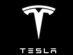 Владельцы Tesla смогут поиграть в GTA 5 прямо на своих авто