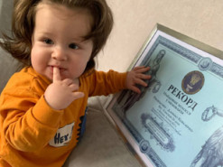 Малюка-рекордсмена з Вінниці постригли: яка тепер зачіска в Данила