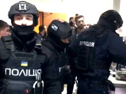 Полиция устроила заказные “маски-шоу” в офисе ИТ-компании и в домах ее руководителей