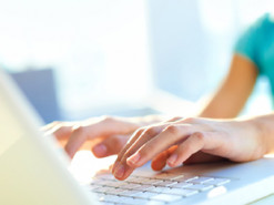 Украинская учительница проводит онлайн-уроки, читая детям рэп про биологию