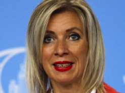 Захарова запропонувала кинути каміння у посольство Естонії