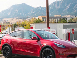 Tesla отзывает некоторые электромобили Tesla Model 3 и Model Y ради безопасности пользователей