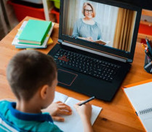 В Минобразования объяснили, как перевести ребенка на полное дистанционное обучение