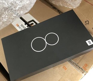 В Сети появилась фотография упаковки смартфона Xiaomi Mi8