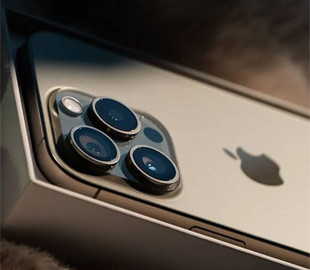 У iPhone 15 почало тріскатися заднє скло