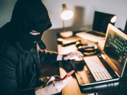 Українцям дзвонять і мовчать — навіщо шахраї це роблять