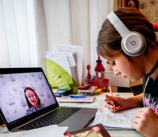 Что делать, чтобы из-за онлайн-уроков у ребенка не испортилось зрение?