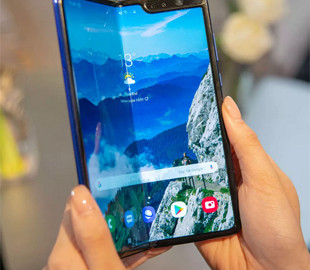 Опрос показал, что пользователи iPhone любят складные смартфоны меньше всех