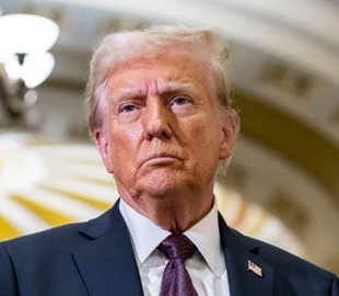 Суддя наказав адміністрації Трампа відновити допуск журналістів AP до Білого дому