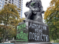 У Києві вимагають демонтувати пам'ятники Пушкіну та Щорсу