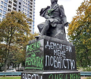 У Києві вимагають демонтувати пам'ятники Пушкіну та Щорсу