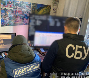Кіберполіцейські викрили розробника пропагандистських вебресурсів на Хмельниччині
