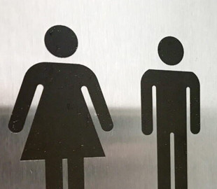 Міністра охорони здоров'я Австралії розкритикували, бо він не зміг визначити, що таке "жінка"