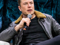 Маск выручил еще $687 млн от четвертой за неделю продажи акций Tesla