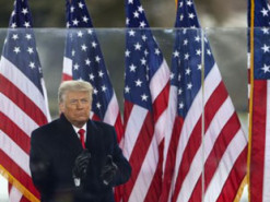 Розвідку США закликали оцінити збитки країні від зберігання Трампом документів