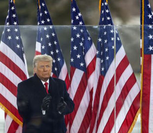 Розвідку США закликали оцінити збитки країні від зберігання Трампом документів