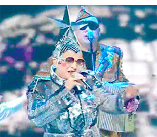 Верка Сердючка выступила в киевском метро в поддержку ВСУ