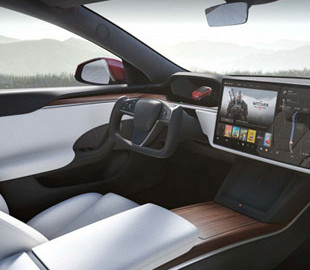 Энтузиаст добавил в Tesla поддержку CarPlay