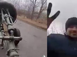  В Сети опубликовали видео, как трое украинцев на мотоцикле угнали вражеский миномет