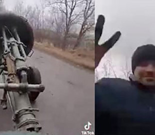  В Сети опубликовали видео, как трое украинцев на мотоцикле угнали вражеский миномет