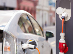 Стало відомо, скільки зарядних станцій для електромобілів є в Україні