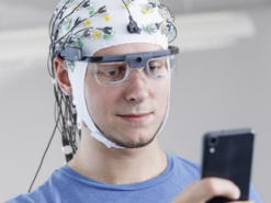 Искусственный интеллект научили точно диагностировать тревогу и депрессию по движениям глаз