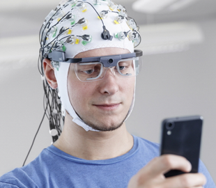 Искусственный интеллект научили точно диагностировать тревогу и депрессию по движениям глаз