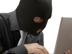 Шахраї масово зламують Facebook-сторінки українців