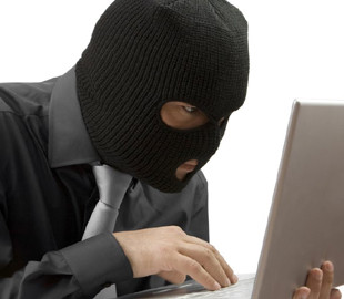 Шахраї масово зламують Facebook-сторінки українців