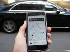 Засмотрелся в навигатор: водитель Uber устроил нелепую аварию на трассе под Киевом