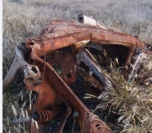 У полі на Харківщині знайшли підірваний автомобіль з п’ятьма загиблими